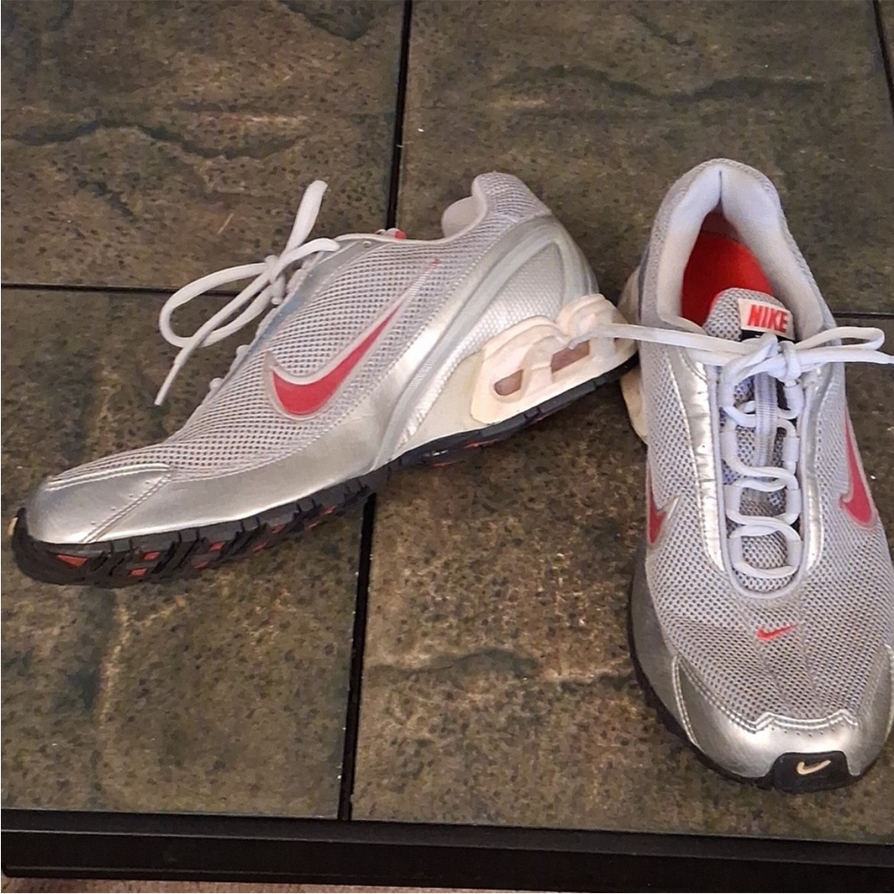 Nike Air Silver and Pink Torch 3 Max Air Running Shoes